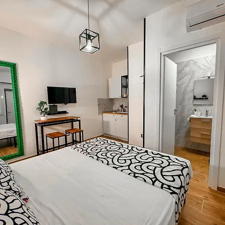 The Quarters Naples Apartments Esterno foto